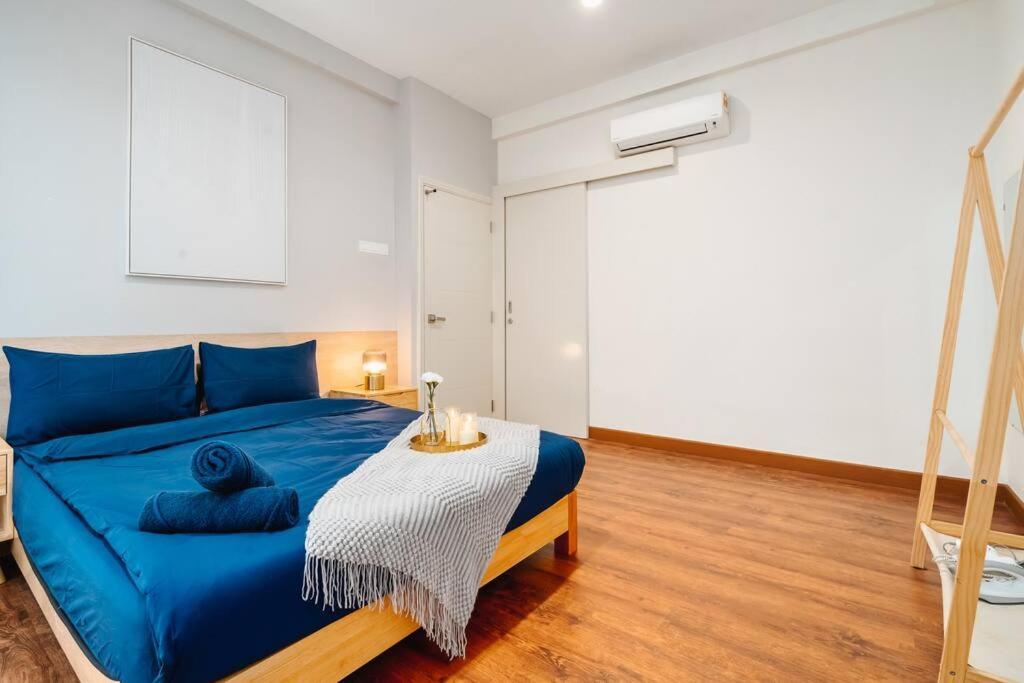 Arte Mont Kiara-balcony-netflix-muji-6pax Kuala Lumpur