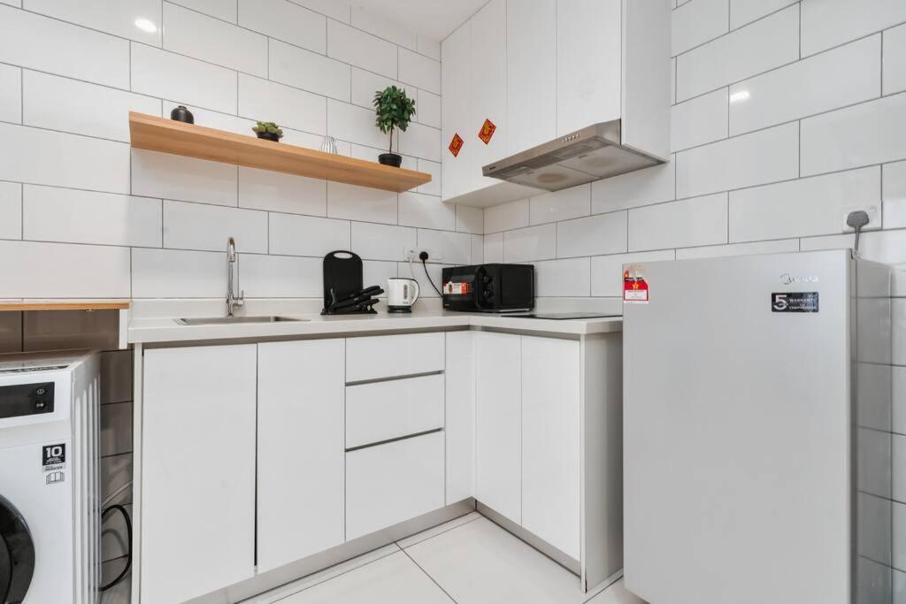 Apartment Arte Mont Kiara-balcony-netflix-muji-6pax *