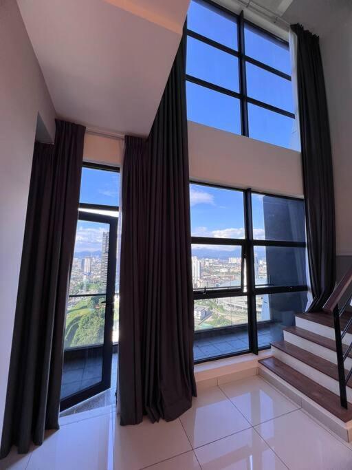 Arte Mont Kiara-balcony-netflix-muji-6pax Pangsapuri Kuala Lumpur
