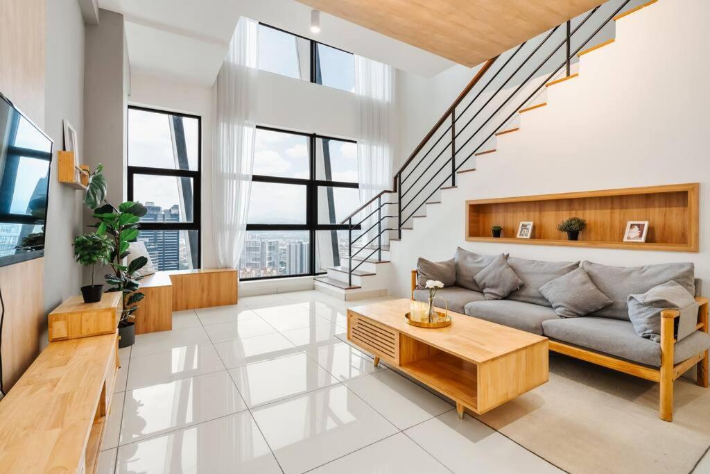 Arte Mont Kiara-balcony-netflix-muji-6pax