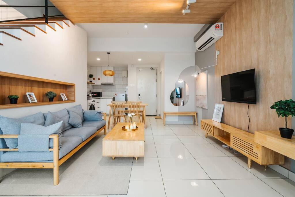 Arte Mont Kiara-balcony-netflix-muji-6pax Kuala Lumpur