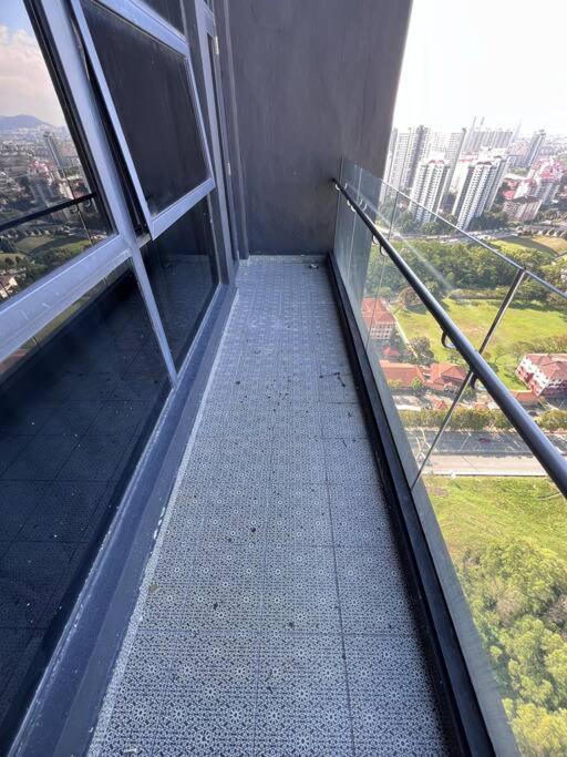 Arte Mont Kiara-balcony-netflix-muji-6pax Pangsapuri *