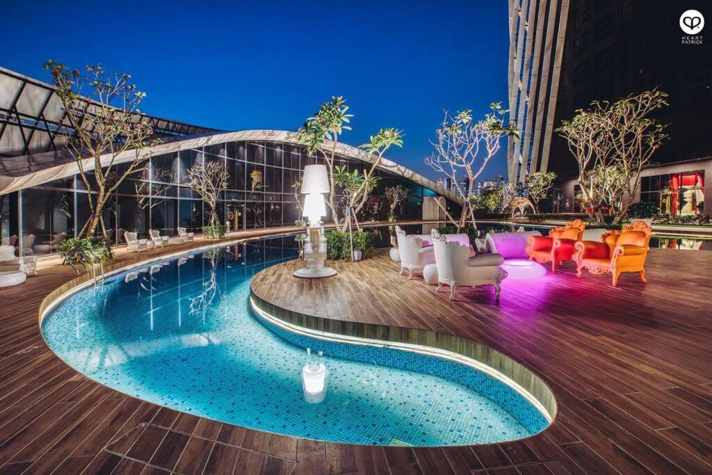 Apartment Arte Mont Kiara-balcony-netflix-muji-6pax *