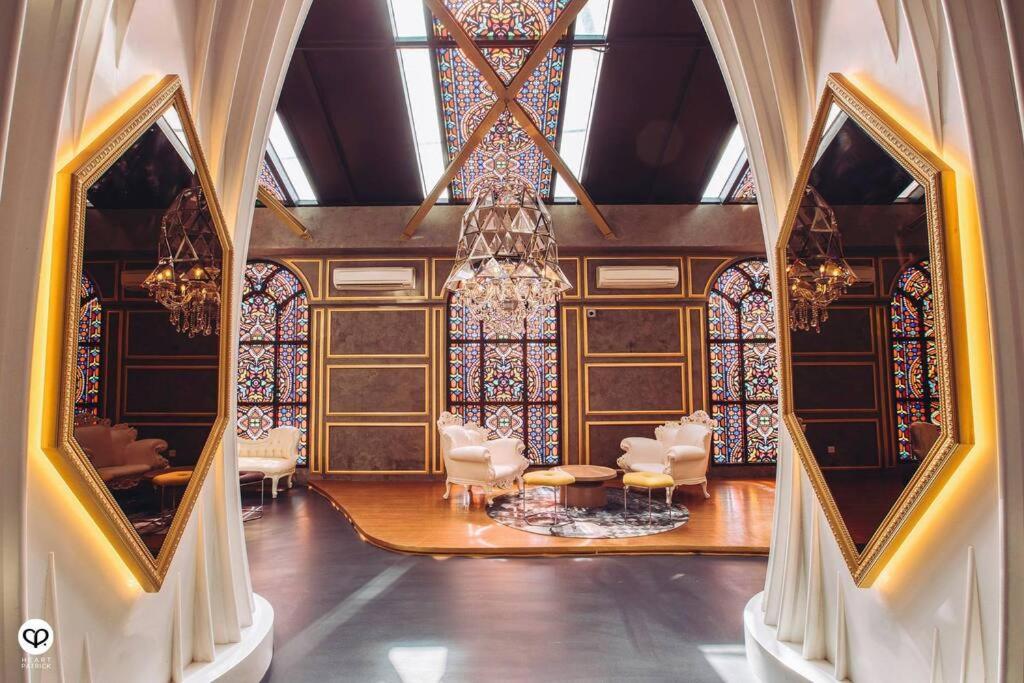 Arte Mont Kiara-balcony-netflix-muji-6pax Pangsapuri